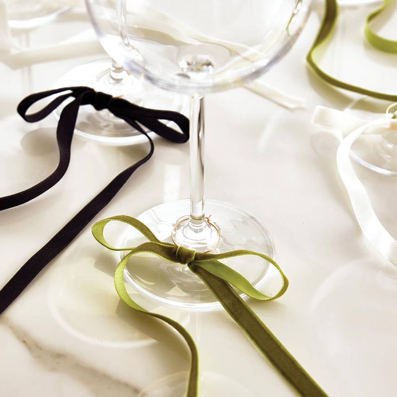 Velvet Bow Wine Charms - Green